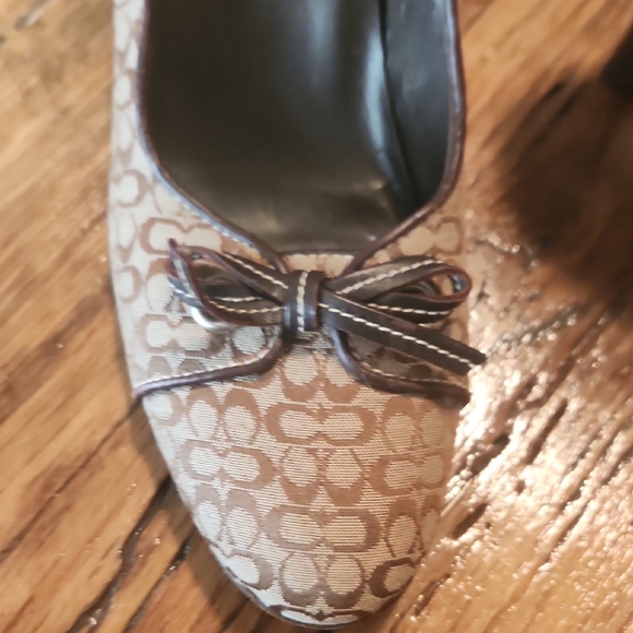 Coach Vintage Brown Patterned Heels with Bow Sz 5 1/2 - Picture 8 of 9